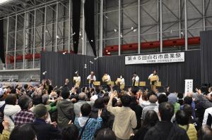 第45回白石市農業祭 紅白餅まき